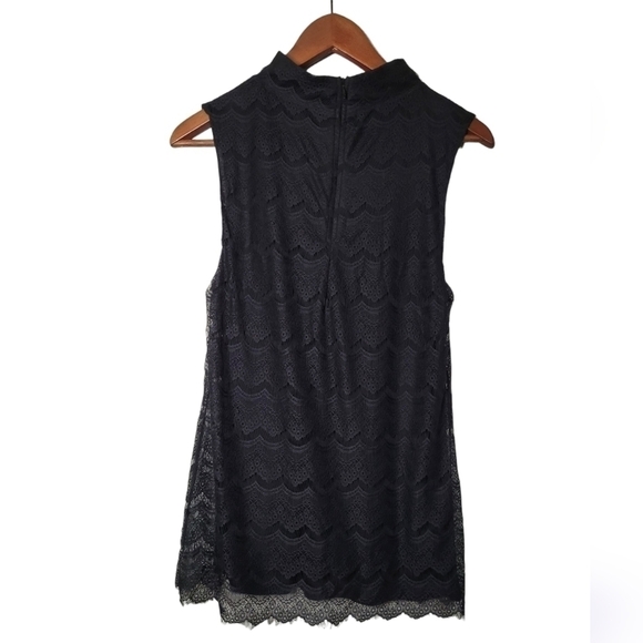BANANA Republic Black Sleeveless Lace Dressy Top. - Picture 2 of 11